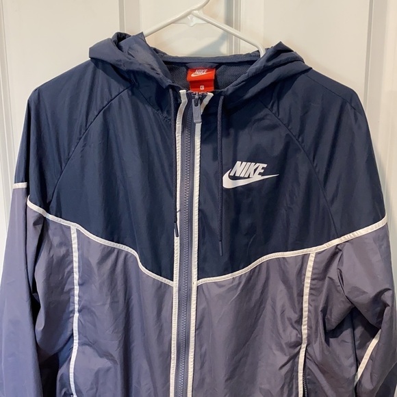 Nike Lightweight Rain Windbreaker Jacket EUC - Picture 2 of 16